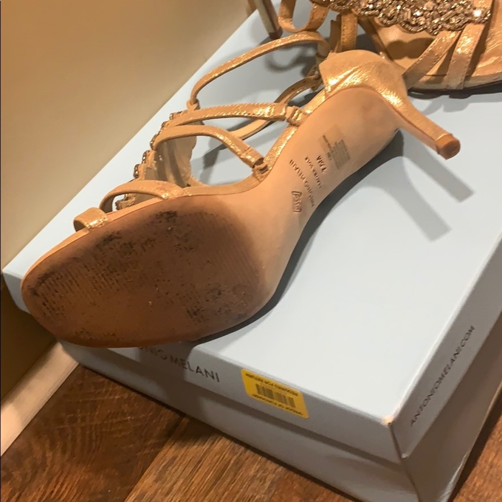 Gold heels - Picture 4 of 6